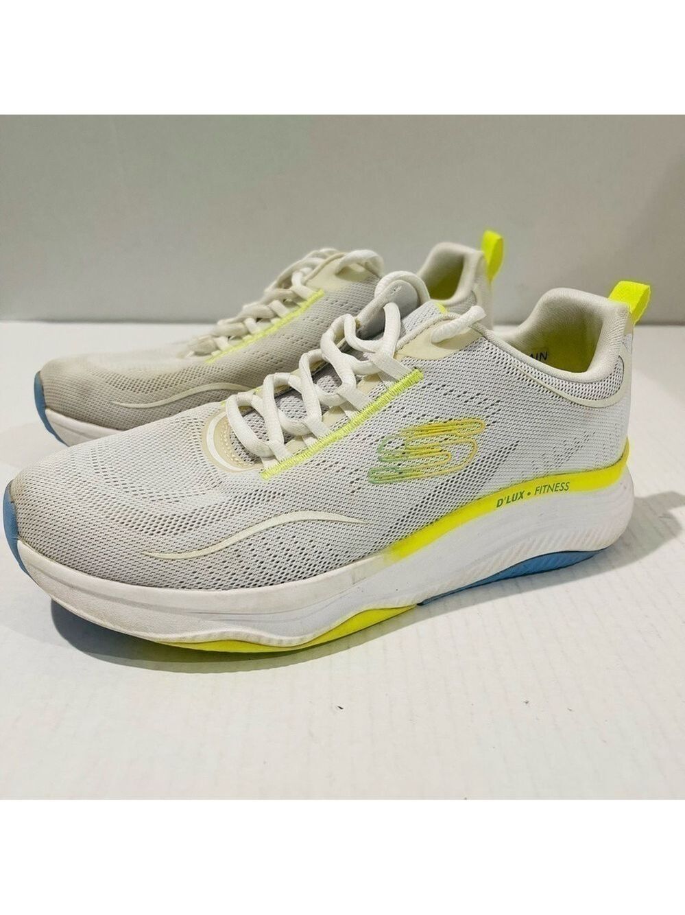 Women’s Skechers DLux Fitness White Vegan Shoes Size 8.5 US!